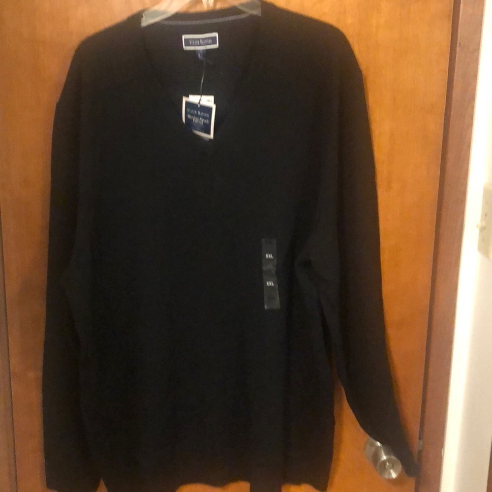 💜💜💜NEW Black V neck Club Sweater